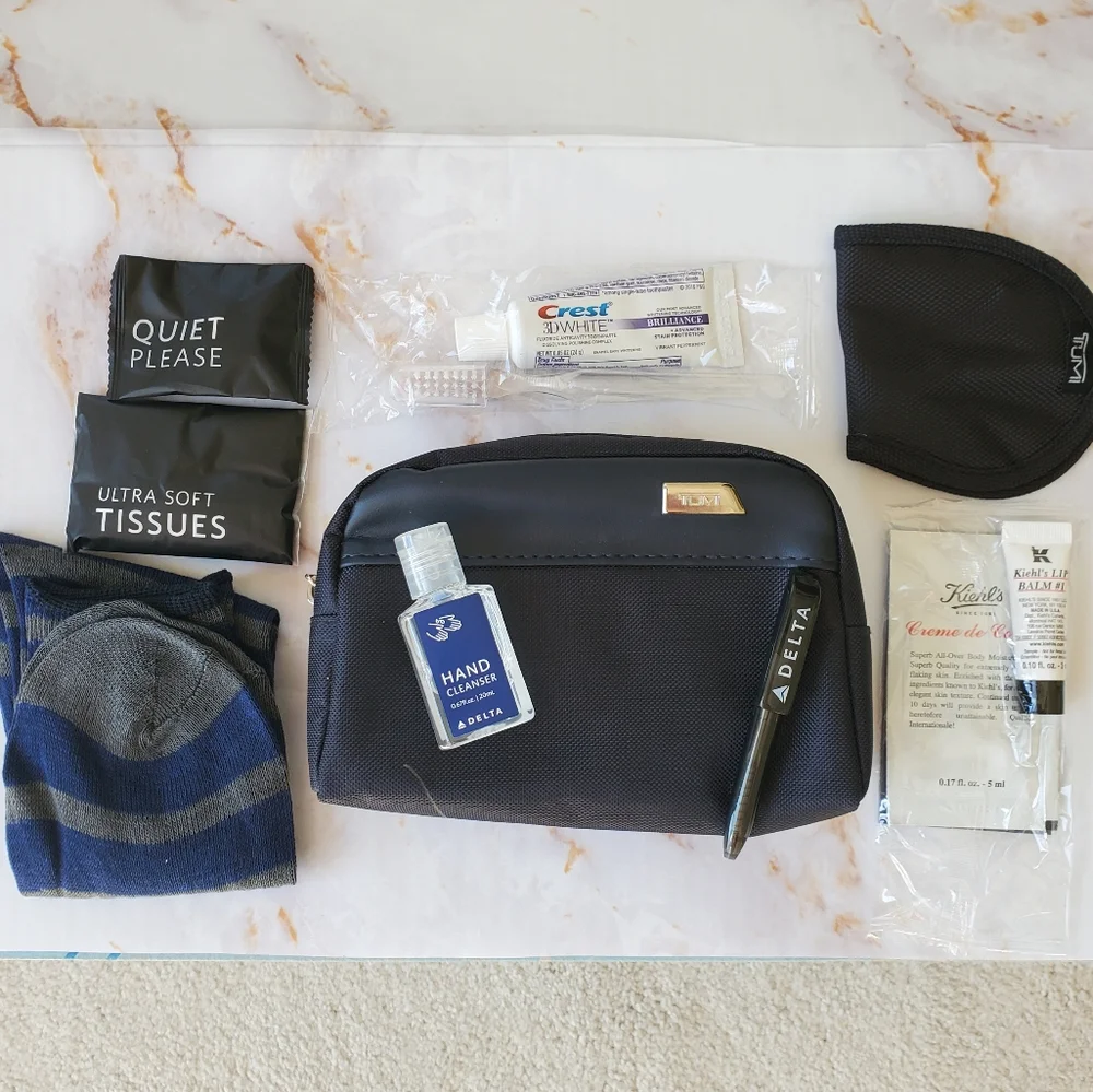 Tumi For Delta One Amenity Travel Dopp Kit Shaving Cosmetic Bag Toiletries Socks